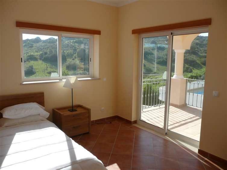 Lovely Burgau Villa Just 3 Mins Walk From Beach Budens Kültér fotó